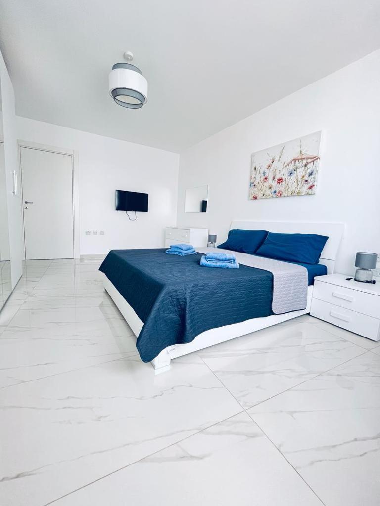Luxury Two Bedroom With Sofa Bed Sliema, Tigne Point! Sliema
