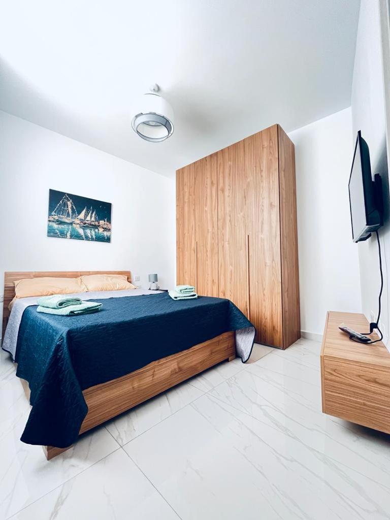 Luxury Two Bedroom With Sofa Bed Sliema, Tigne Point!