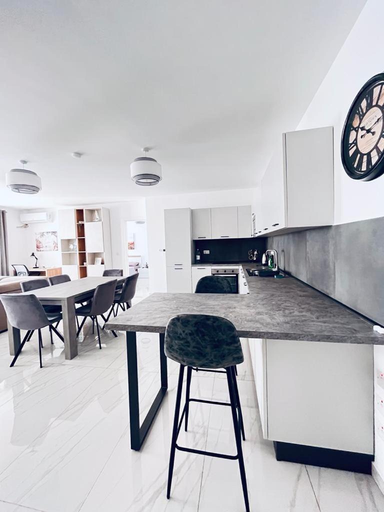Luxury Two Bedroom With Sofa Bed Sliema, Tigne Point! Sliema